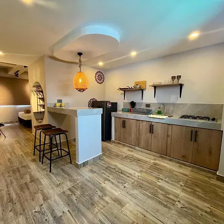Charming Near Old Town Apartment *
