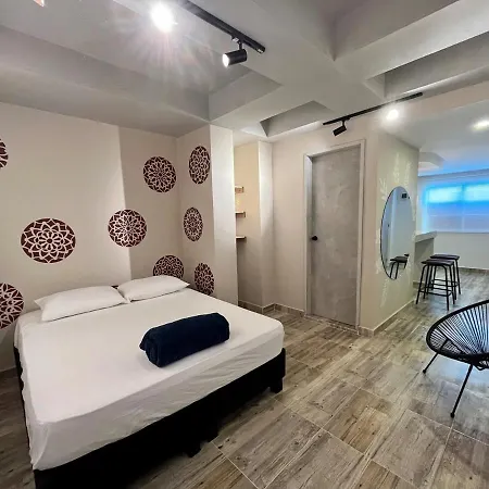 Charming Near Old Town Apartment *